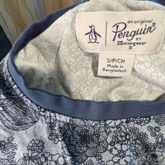 Original Penguin Light Blue T-shirt Style Blouse with Dark Blue Floral Pattern - Picture 6 of 10